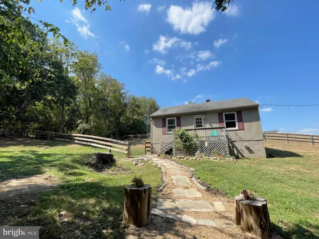 $2,000 | 18390 Silcott Springs Road, Purcellville, VA 20132