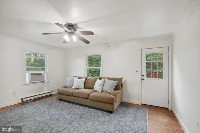 $2,000 | 18390 Silcott Springs Road, Purcellville, VA 20132