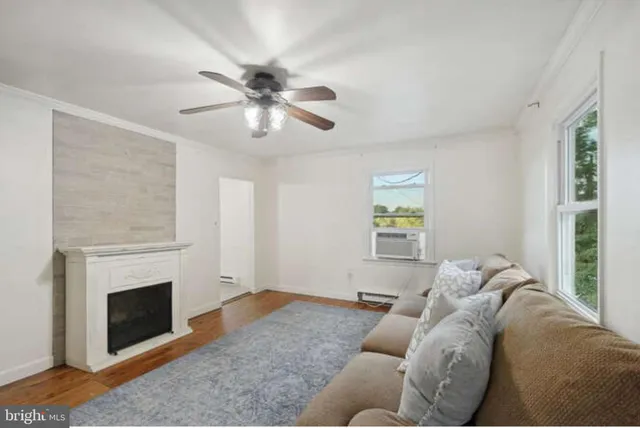 $2,000 | 18390 Silcott Springs Road, Purcellville, VA 20132