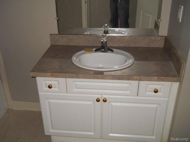 3589 Oakmonte Boulevard Rochester, MI 48306 - Photo 9 of 9 8-5a 048