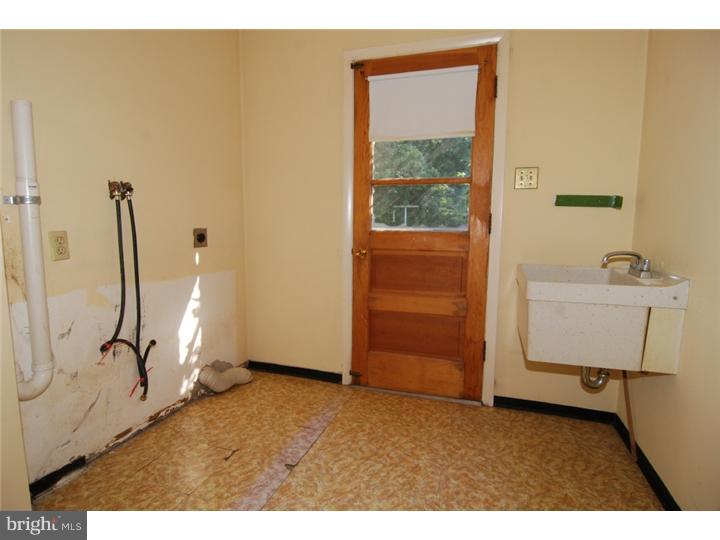 2915 Leiszs Bridge Road Reading, PA 19605 - Photo 21 of 25 Laundry Room