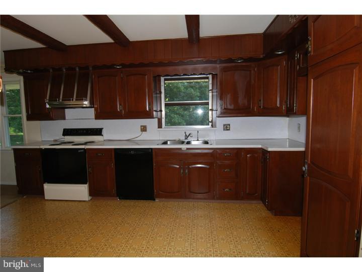 2915 Leiszs Bridge Road Reading, PA 19605 - Photo 9 of 25 Kitchen