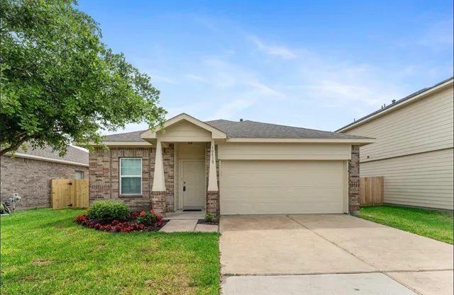 $2,300 | 10910 Woodwind Shadows Drive, Cypress, TX 77433