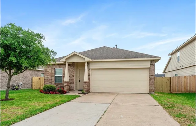 $2,300 | 10910 Woodwind Shadows Drive, Cypress, TX 77433