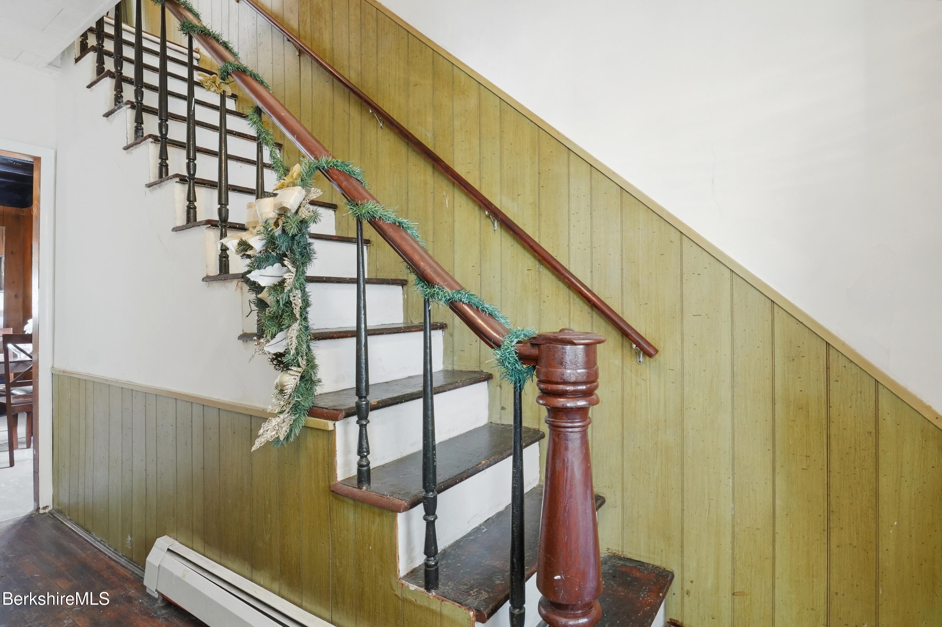 9 Lincoln Street Pittsfield, MA 01201 - Photo 24 of 44 a view of entryway