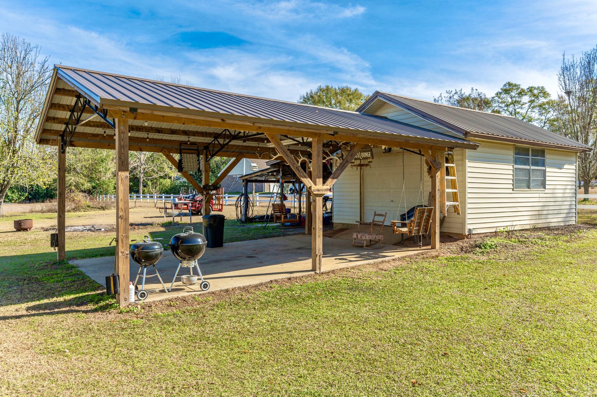 5811 Dairy Road Baker, FL 32531 - Photo 32 of 36 a view of a porch