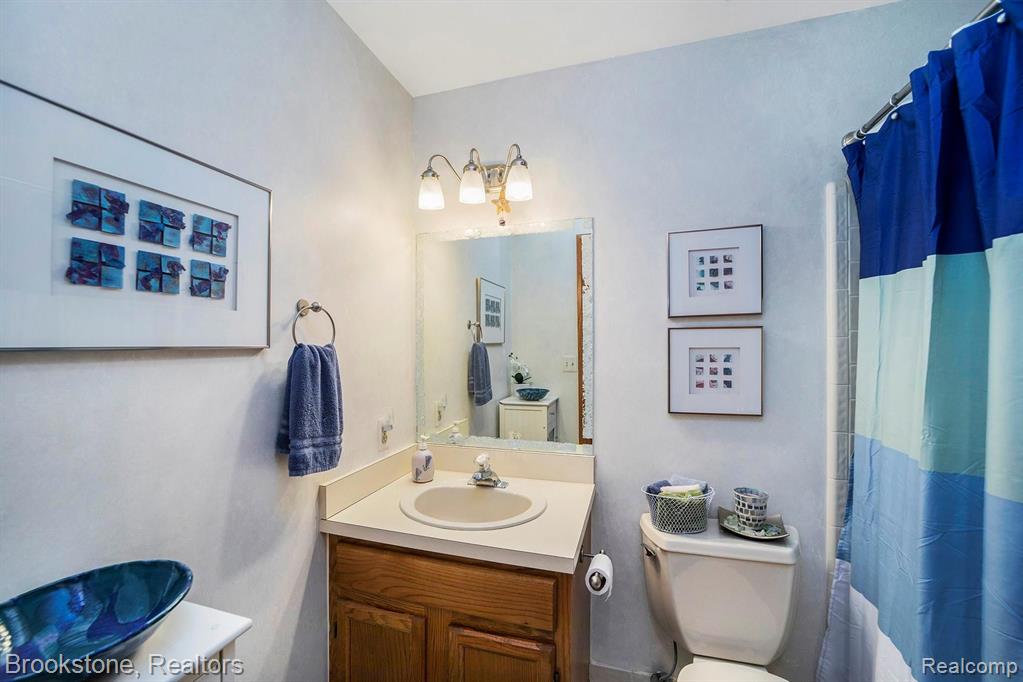 2285 Rochelle Park Drive, Unit 122 Rochester Hills, MI 48309 - Photo 25 of 32