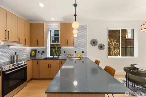 $749,950 | 3204 33rd Avenue South, Seattle, WA 98144