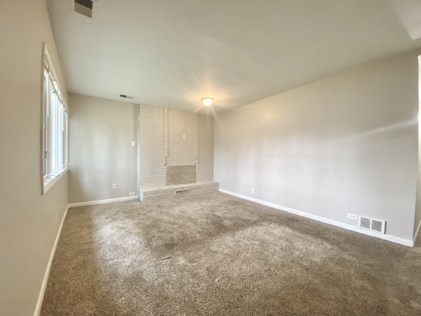 18747 Sherman Street Lansing, IL 60438 - Photo 2 of 20 a view of an empty room and window