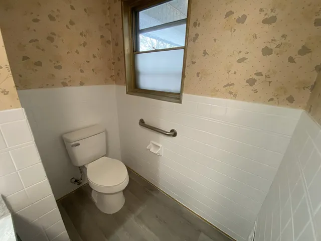 $1,995 | 2530 West 44th Street, Indianapolis, IN 46228