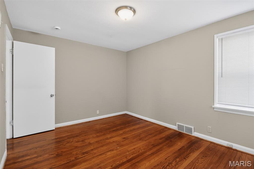 8129 Titus Road St. Louis, MO 63114 - Photo 17 of 35