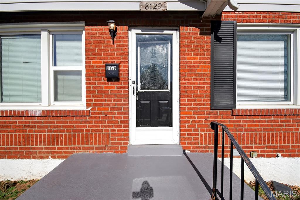 8129 Titus Road St. Louis, MO 63114 - Photo 4 of 35