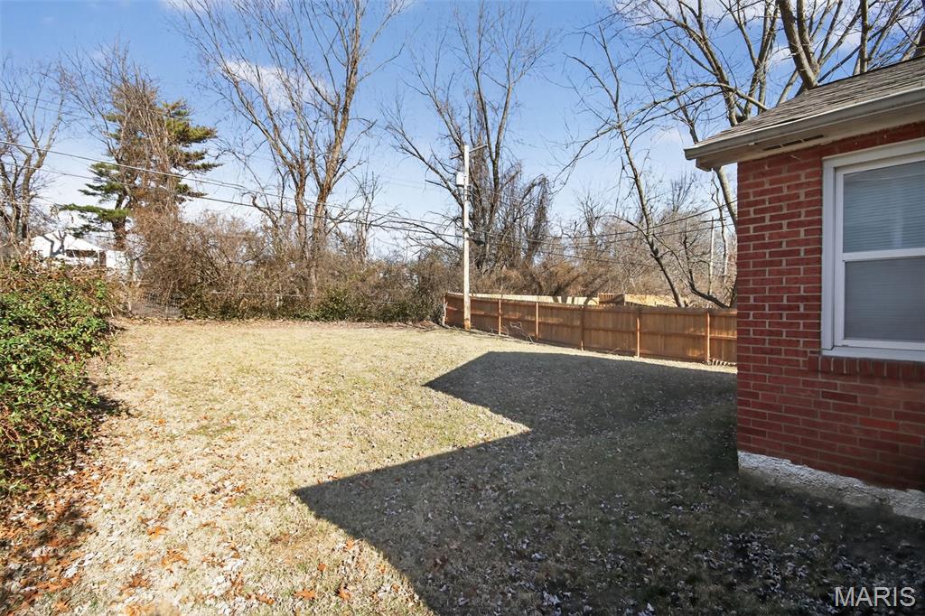 8129 Titus Road St. Louis, MO 63114 - Photo 5 of 35