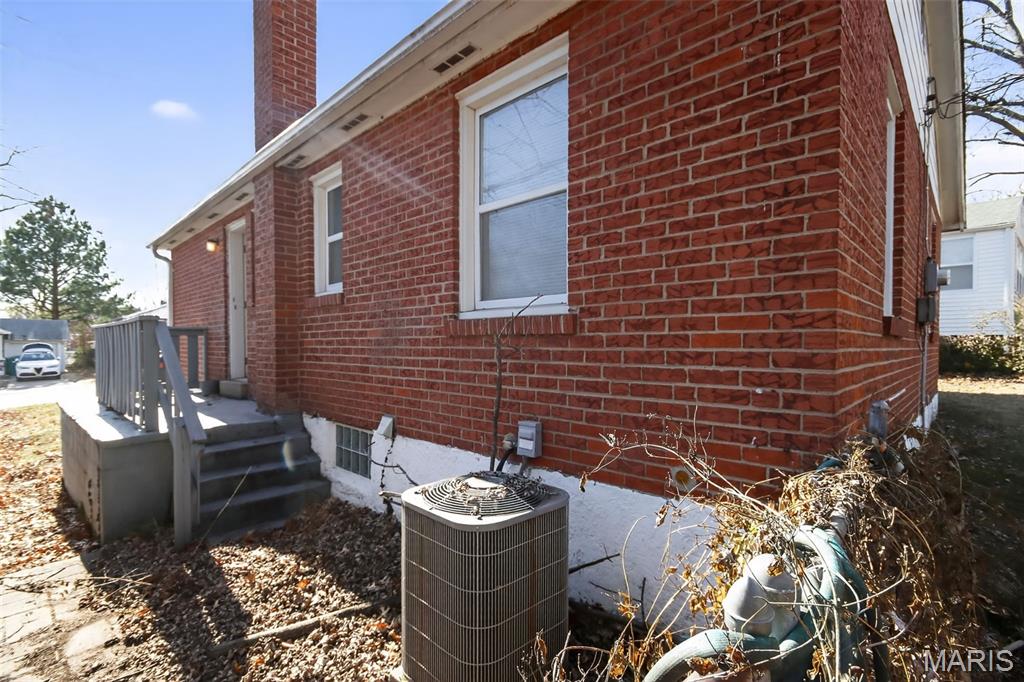 8129 Titus Road St. Louis, MO 63114 - Photo 6 of 35