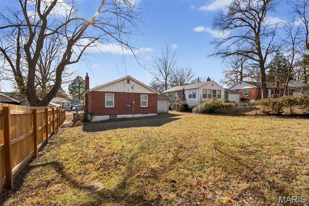 8129 Titus Road St. Louis, MO 63114 - Photo 7 of 35