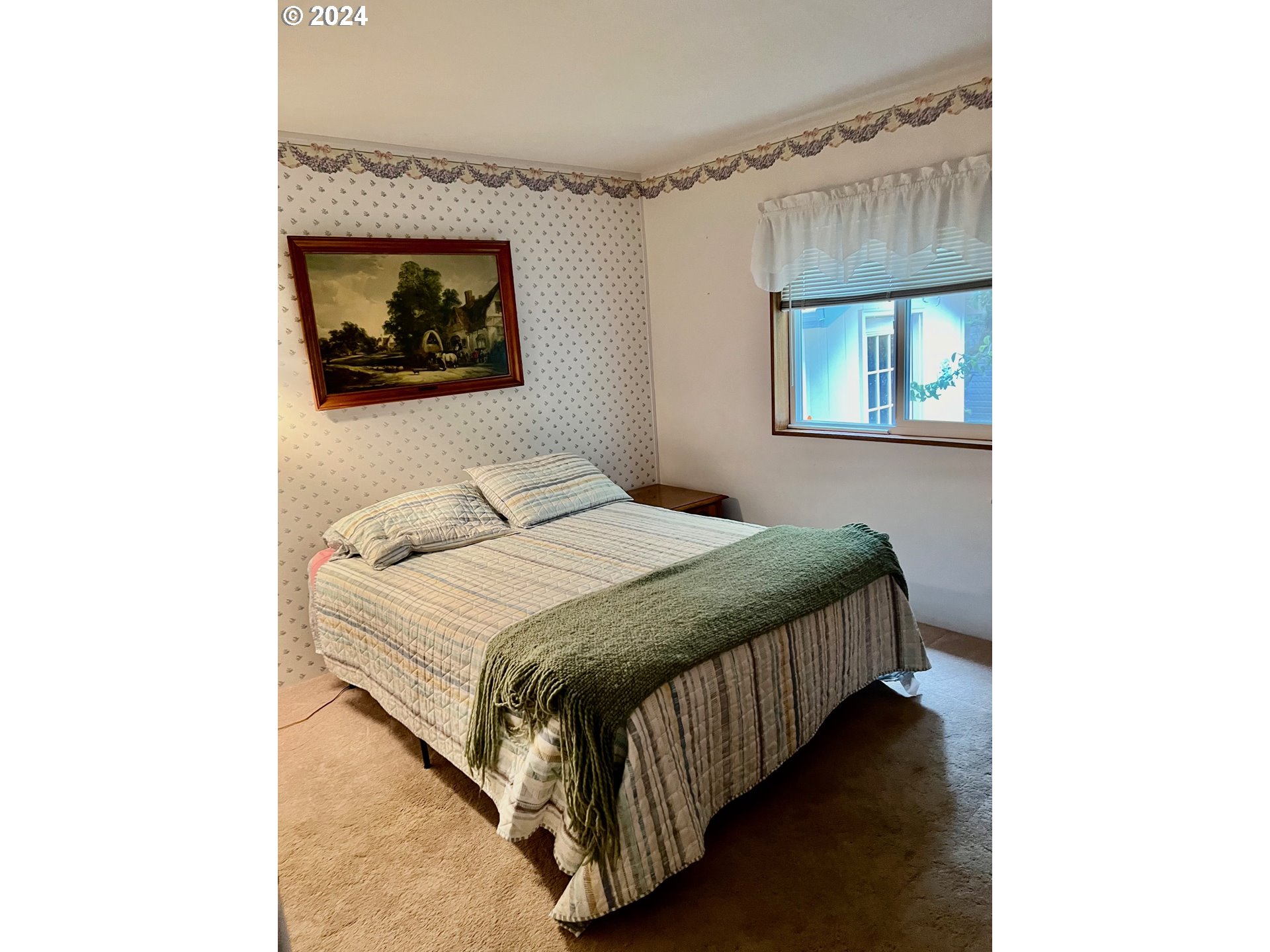 1601 Rhododendron Drive, Unit 694 Florence, OR 97439 - Photo 15 of 32 a bedroom with a bed and a window