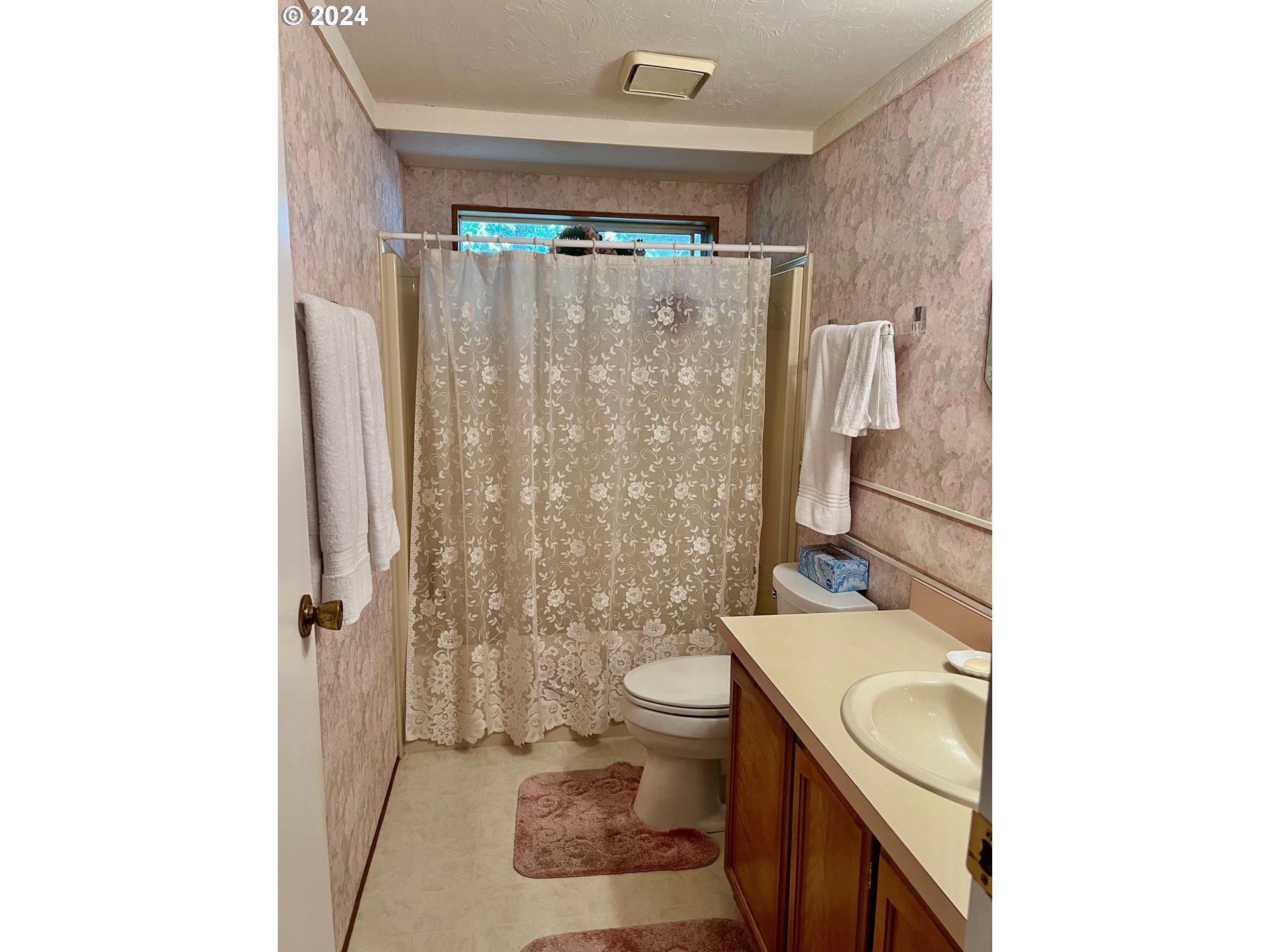 1601 Rhododendron Drive, Unit 694 Florence, OR 97439 - Photo 16 of 32 a bathroom with a sink toilet and shower