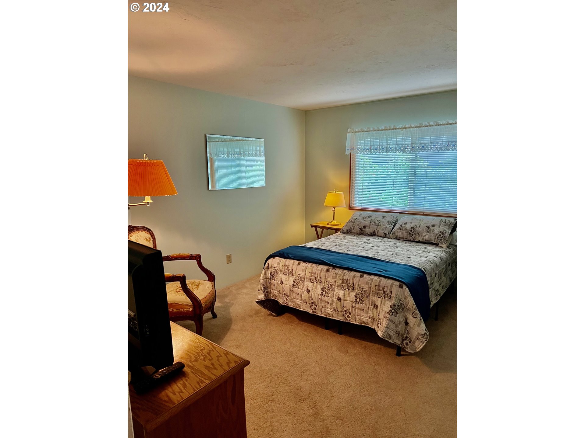 1601 Rhododendron Drive, Unit 694 Florence, OR 97439 - Photo 17 of 32 a bedroom with a bed and a window