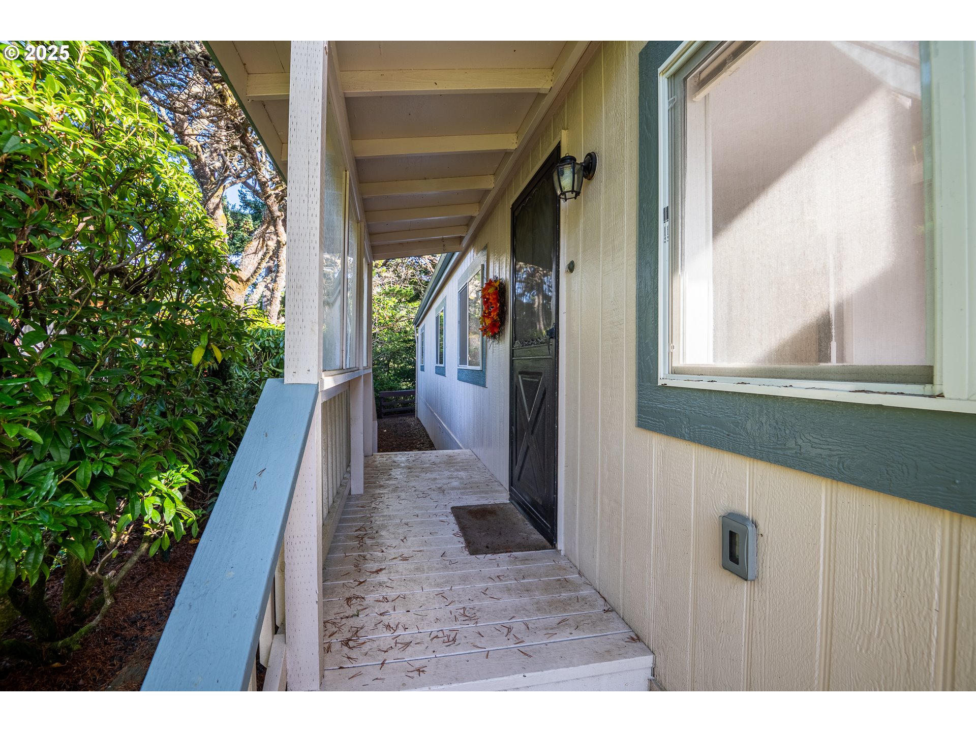1601 Rhododendron Drive, Unit 694 Florence, OR 97439 - Photo 32 of 32 a view of entryway