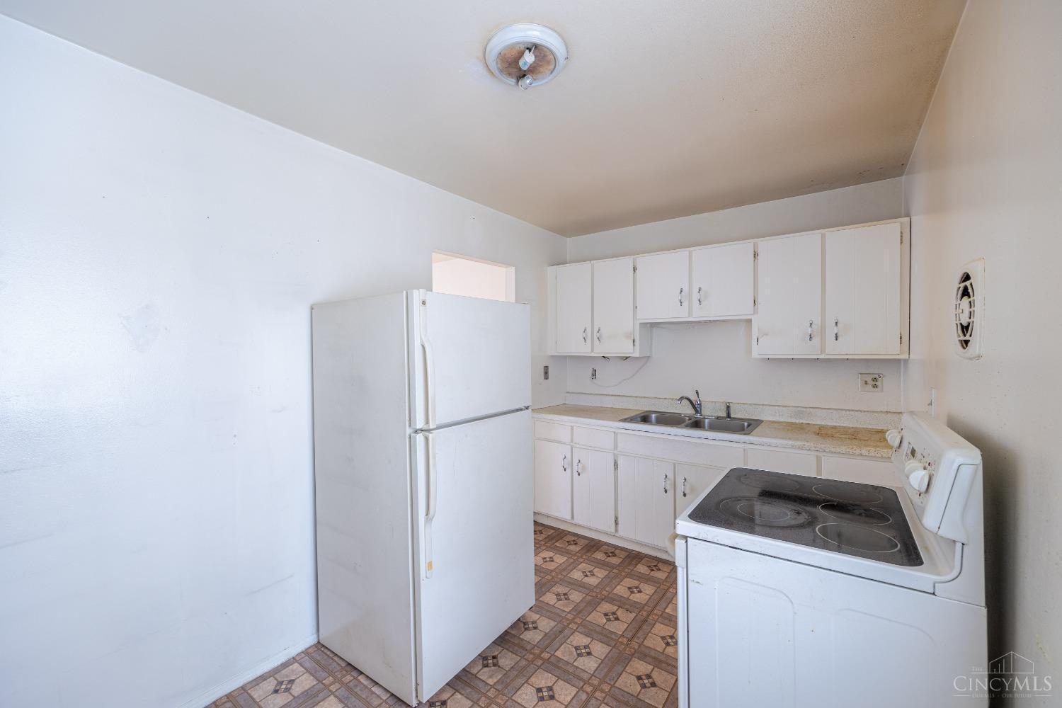 6020 Ridgeacres Drive, Unit A Cincinnati, OH 45237 - Photo 8 of 23