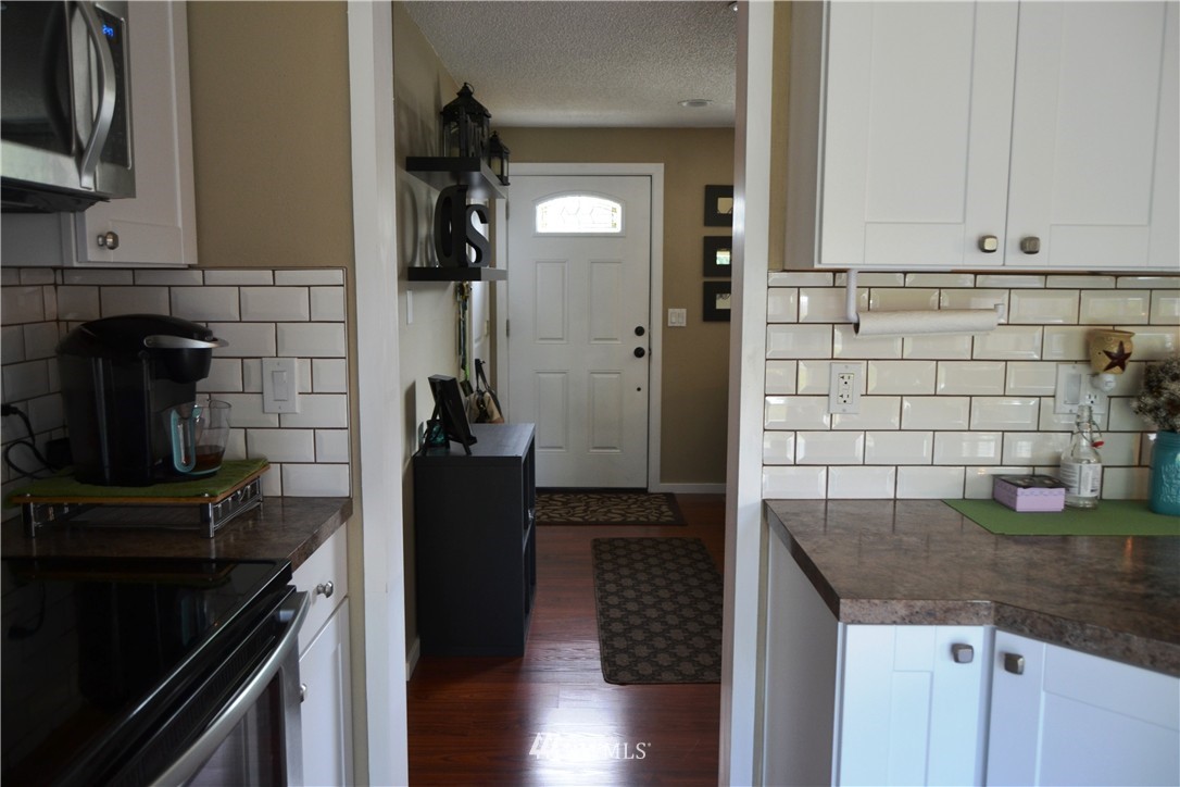 7034 Meridian Road Southeast Olympia, WA 98513 - Photo 8 of 19 Gallery Image 8