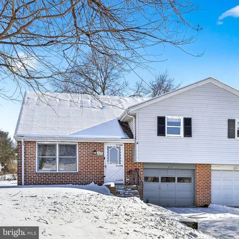 $199,900 | 223 Colonial Drive, Akron, PA 17501