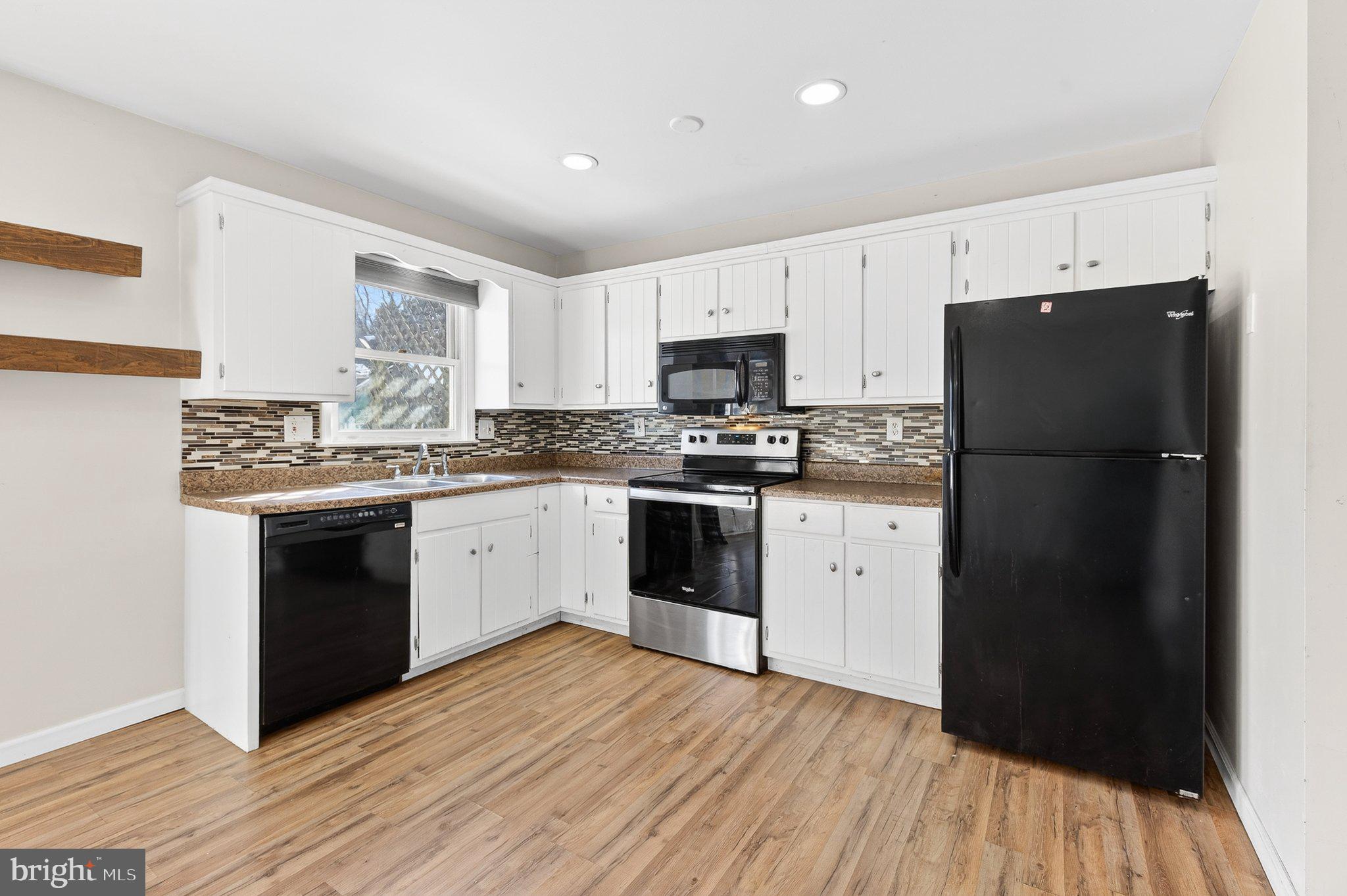 223 Colonial Drive Akron, PA 17501 - Photo 11 of 38