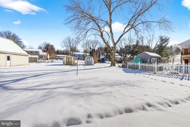 $199,900 | 223 Colonial Drive, Akron, PA 17501