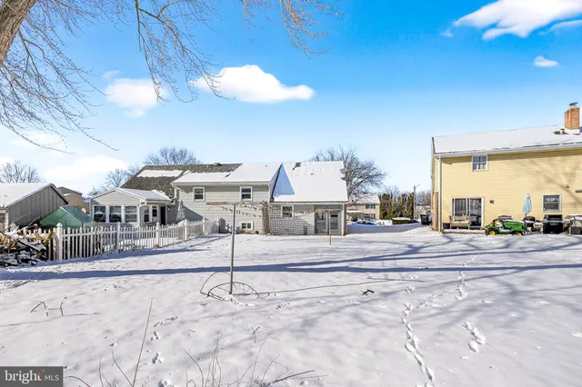 $199,900 | 223 Colonial Drive, Akron, PA 17501