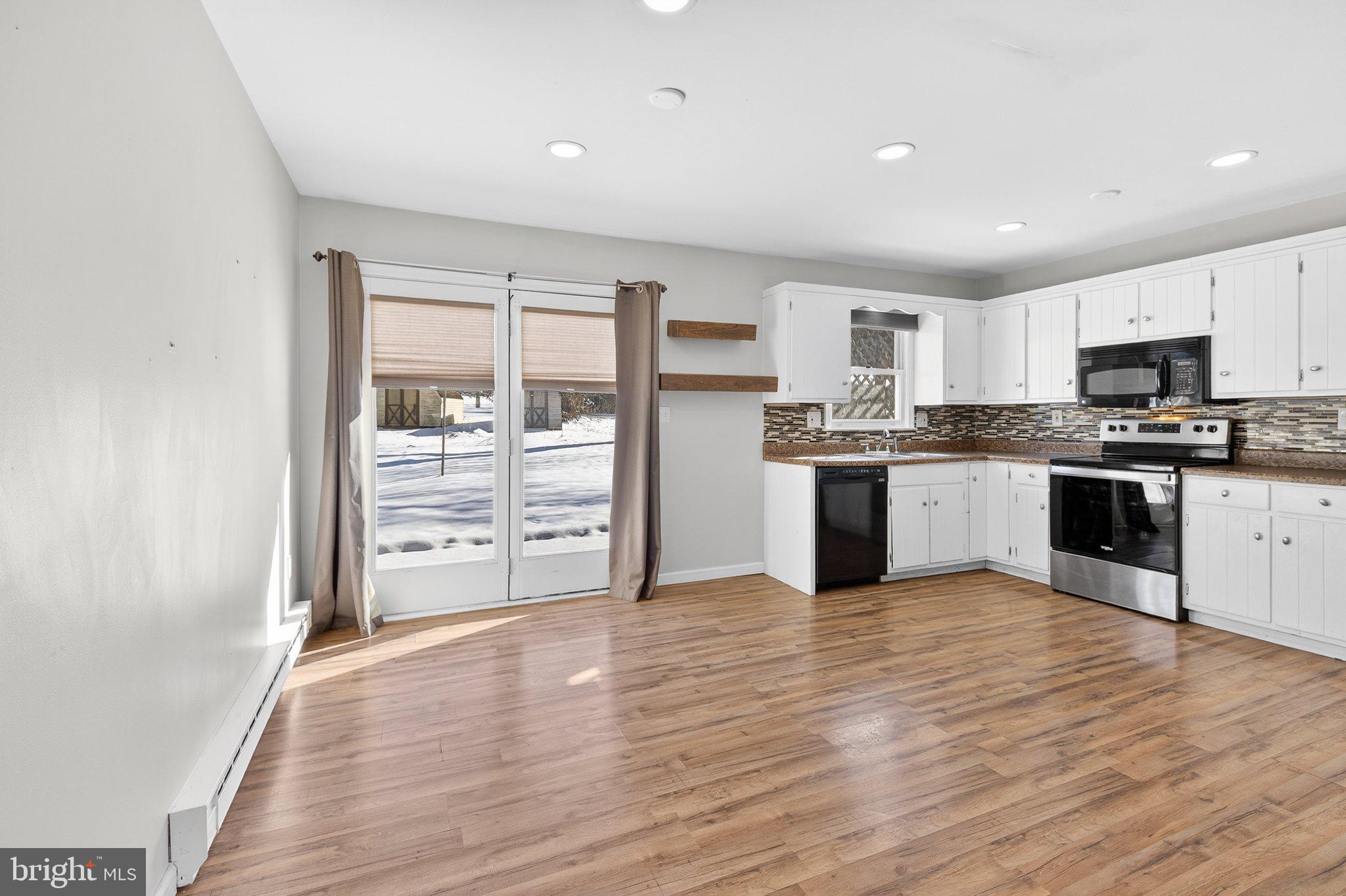 223 Colonial Drive Akron, PA 17501 - Photo 7 of 38