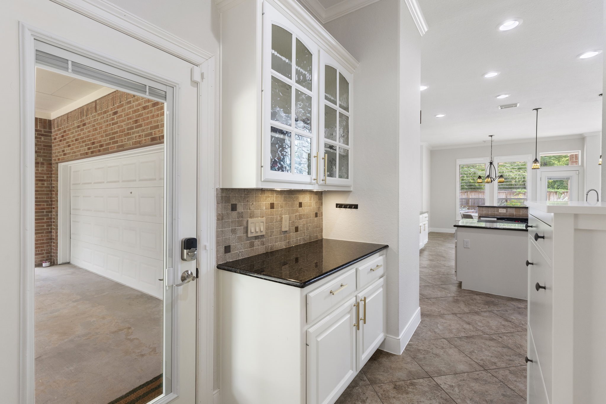 6 Skipwith Place Spring, TX 77382 - Photo 19 of 44 a kitchen that has a cabinets and a stove
