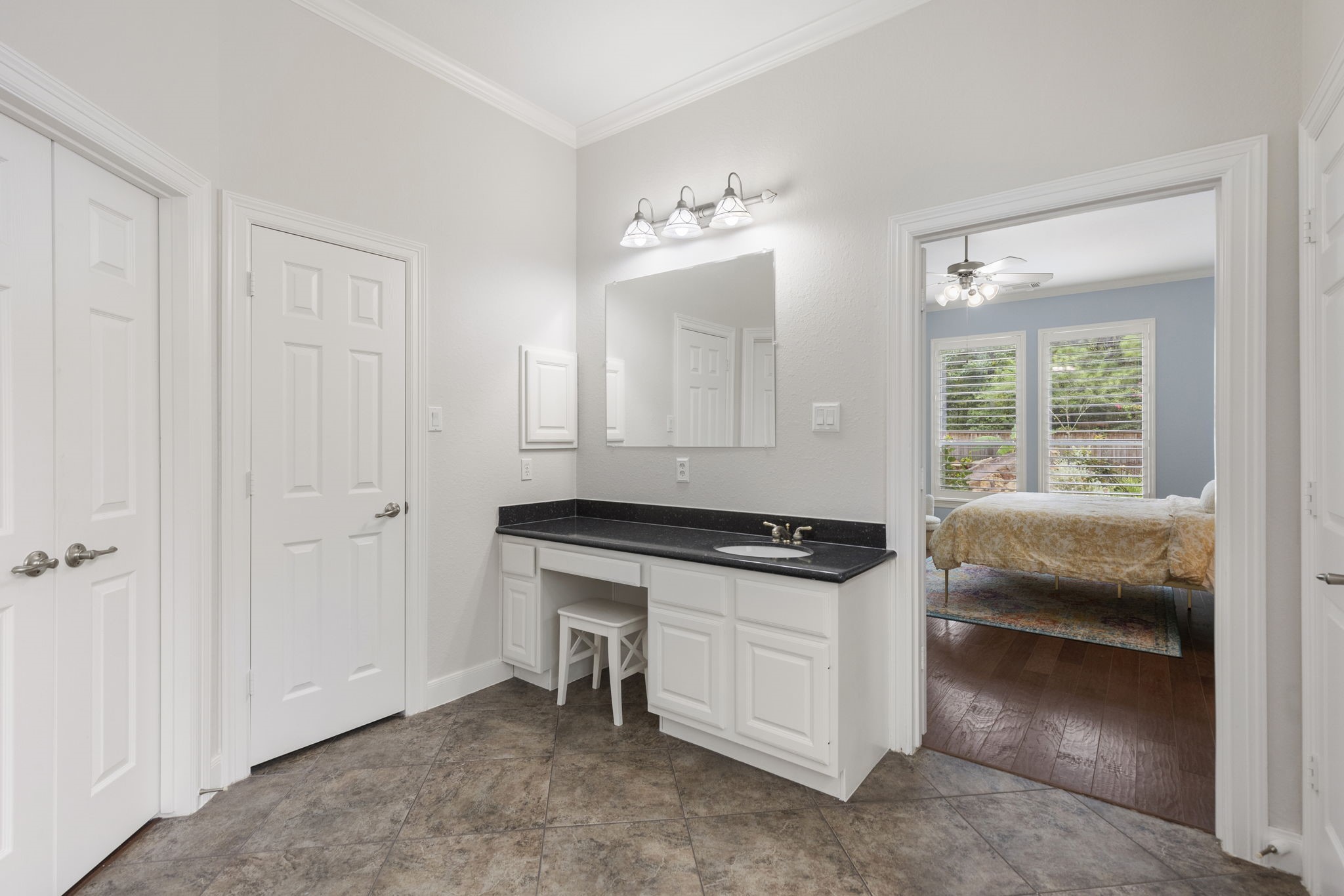 6 Skipwith Place Spring, TX 77382 - Photo 26 of 44 a kitchen that has a sink and a stove