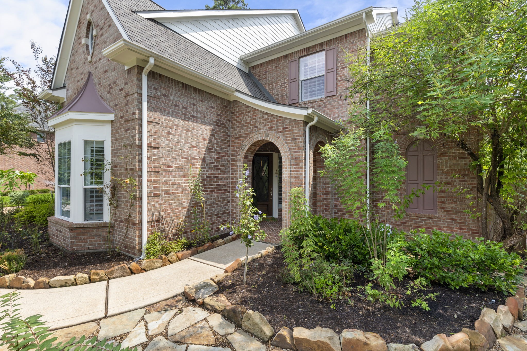 6 Skipwith Place Spring, TX 77382 - Photo 44 of 44 a front view of a house with garden