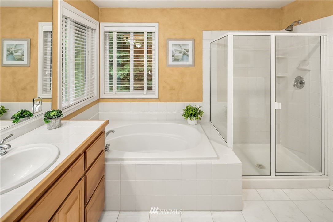 14633 Southeast 82nd Court Newcastle, WA 98059 - Photo 22 of 34 a bathroom with a bathtub and a sink