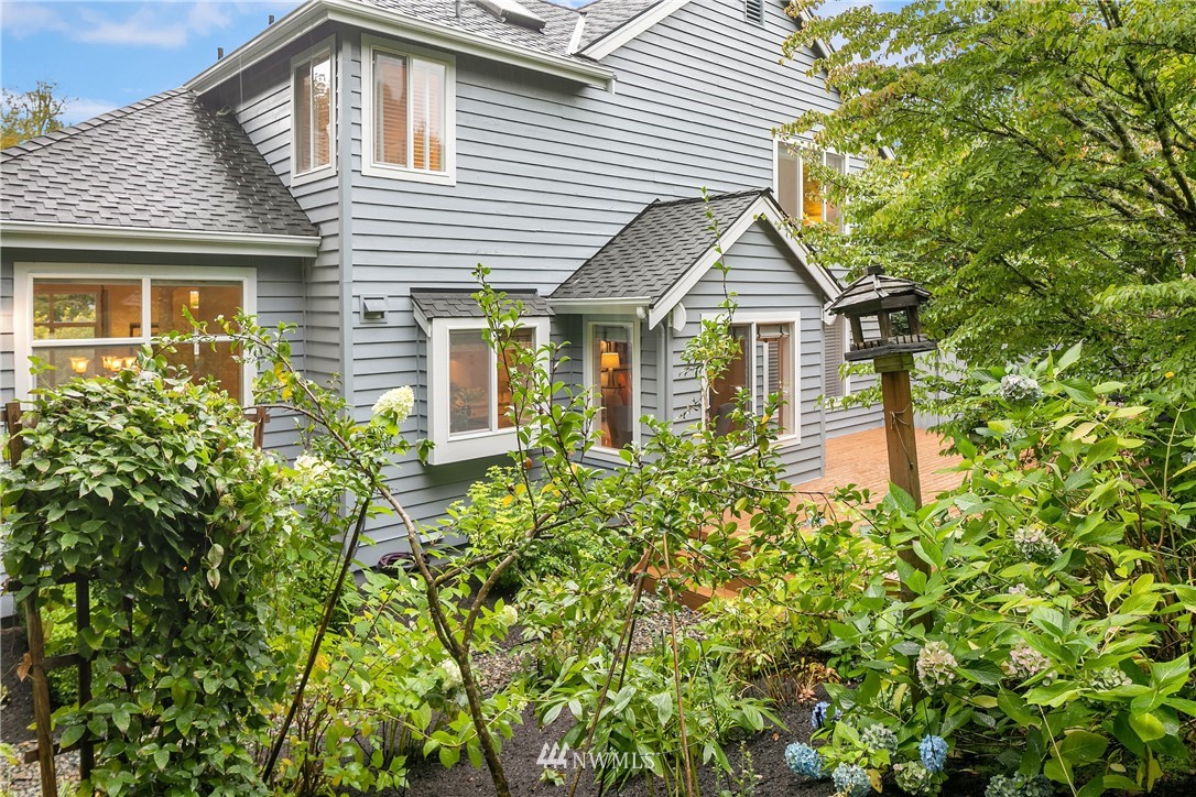 14633 Southeast 82nd Court Newcastle, WA 98059 - Photo 33 of 34 a front view of a house with garden
