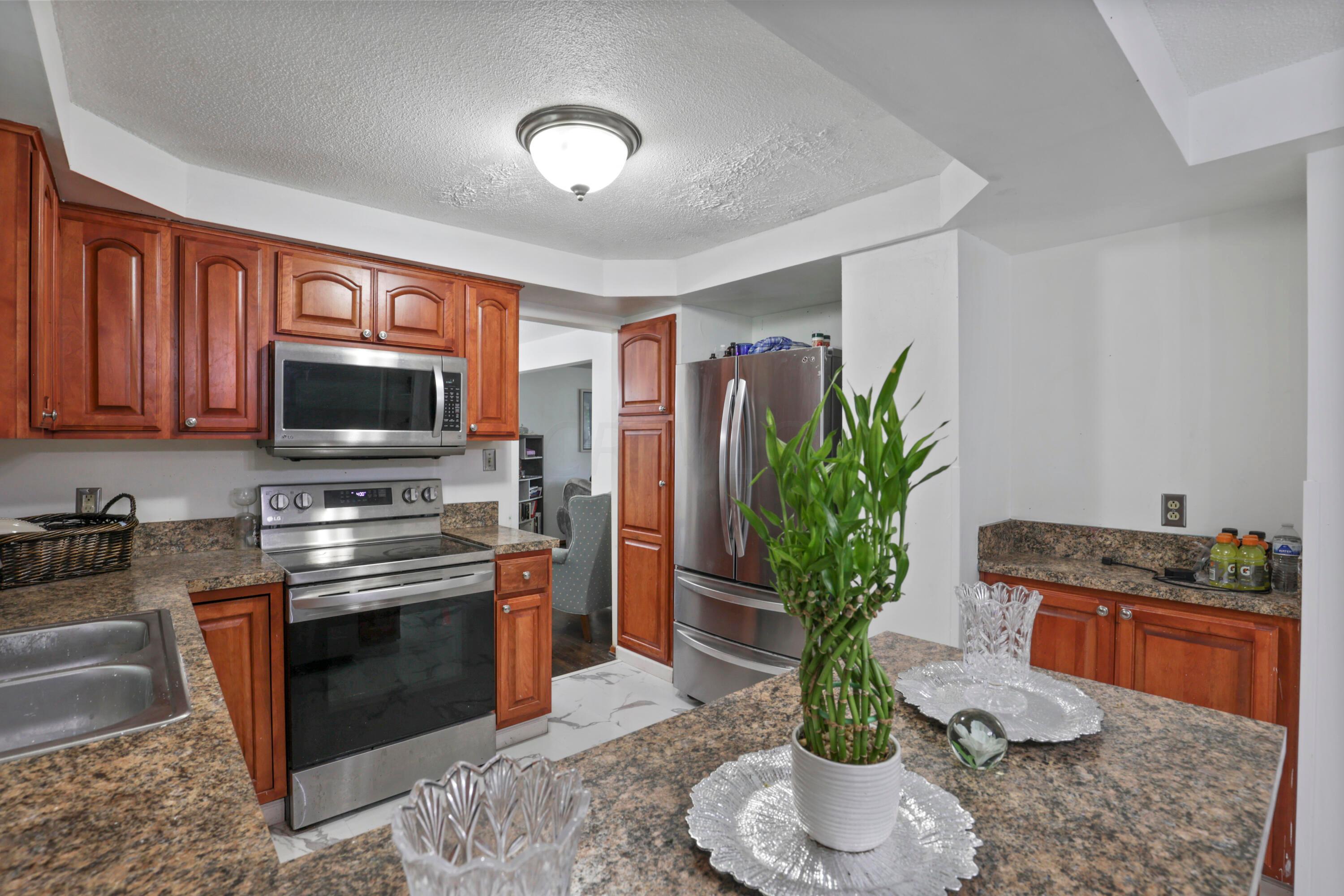 2182 Balmoral Road Columbus, OH 43229 - Photo 16 of 54 0N4A9893