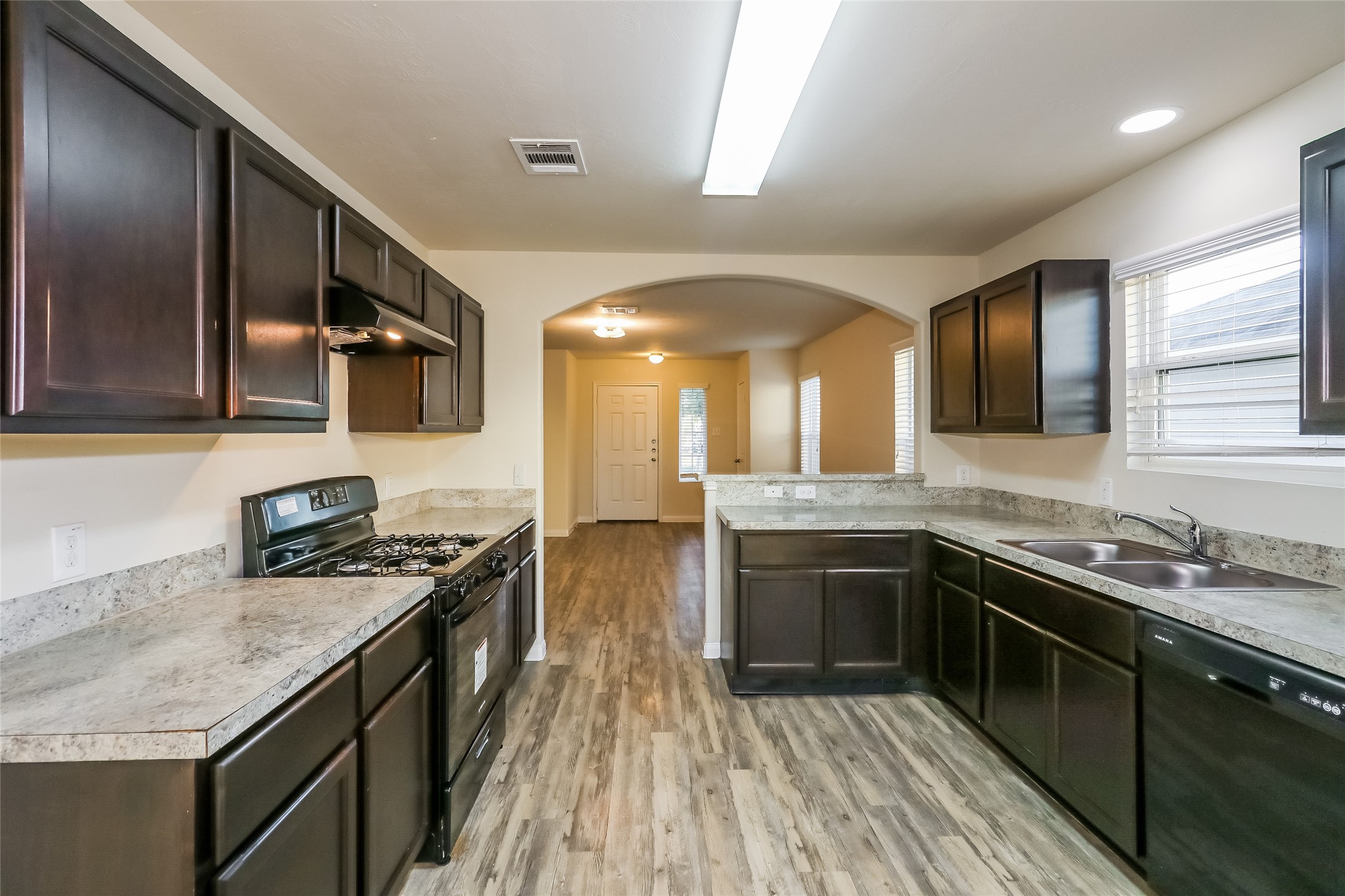 6118 Peaceful Ridge Drive Houston, TX 77048 - Photo 4 of 12