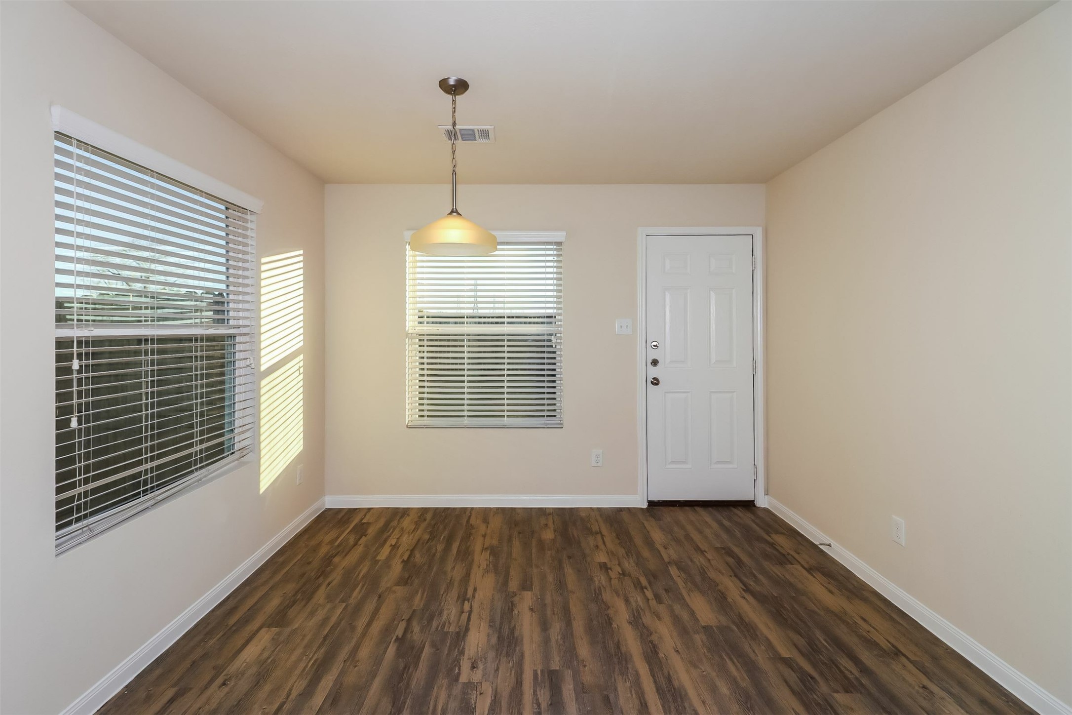 6118 Peaceful Ridge Drive Houston, TX 77048 - Photo 5 of 12