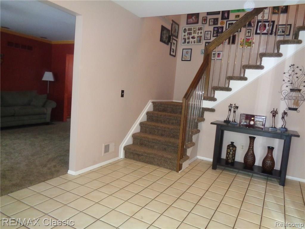 35235 Spring Hill Road Farmington, MI 48331 - Photo 4 of 28 FOYER LEADS TO LARGE LIVING ROOM & DINING ROOM
