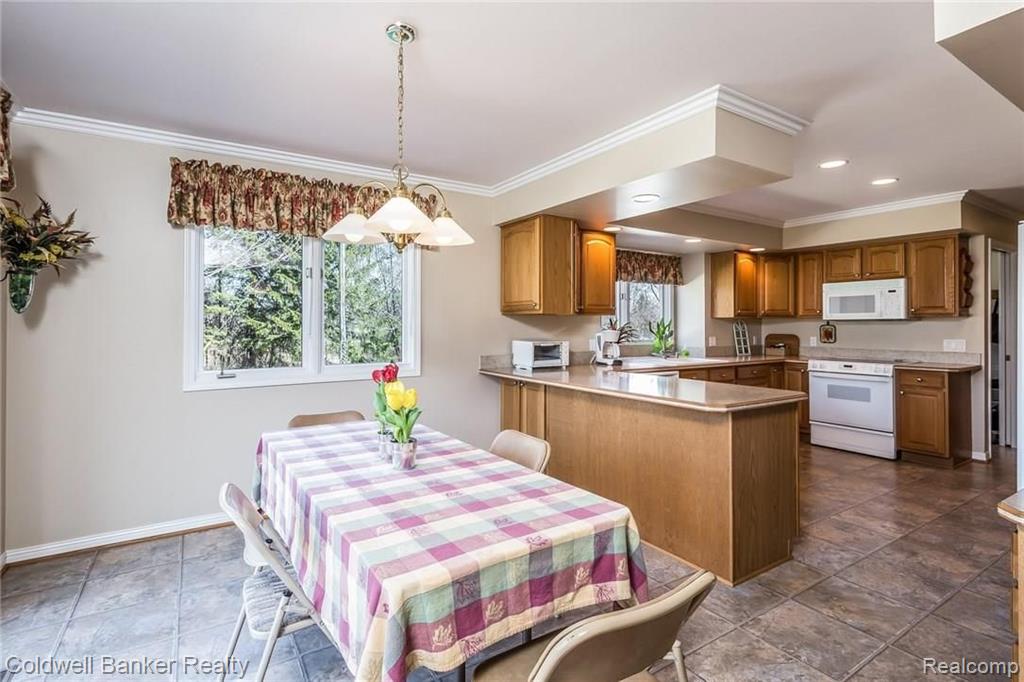 836 Shortridge Avenue Rochester Hills, MI 48307 - Photo 11 of 51
