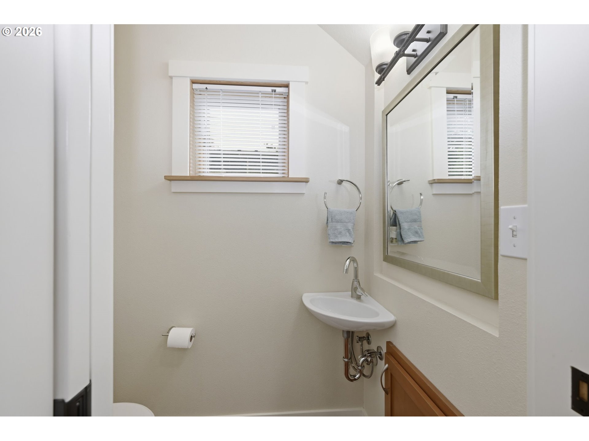 1440 Perdue Loop Eugene, OR 97401 - Photo 14 of 37 Bathroom