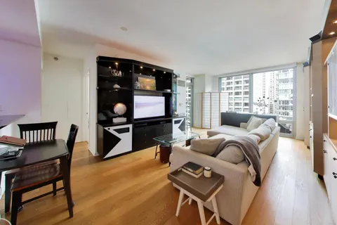 $399,900 | 160 East Illinois Street, Unit 1005, Chicago, IL 60611