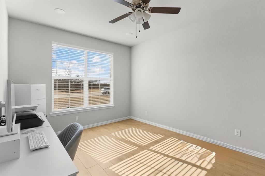 185 Chester Road Springtown, TX 76082 - Photo 10 of 20