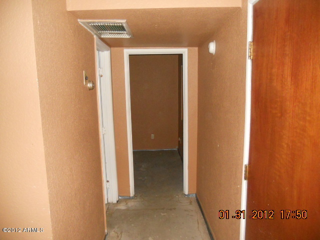2925 West Almeria Road Phoenix, AZ 85009 - Photo 13 of 16 unit 2 hallway