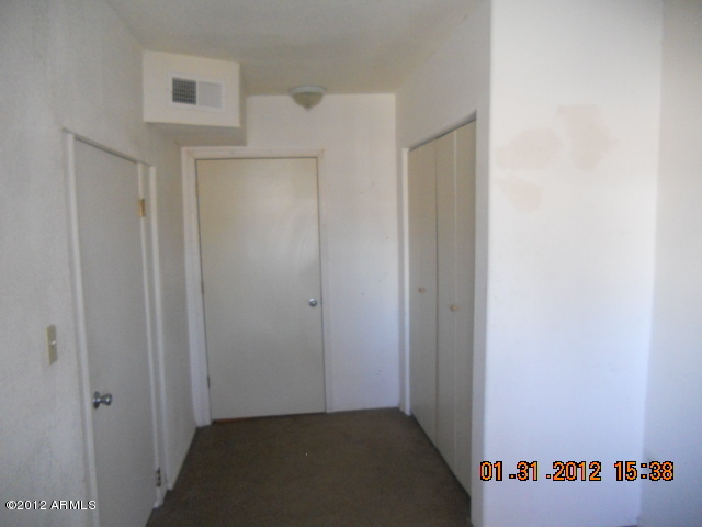 2925 West Almeria Road Phoenix, AZ 85009 - Photo 4 of 16 hallway