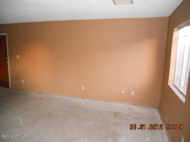 2925 West Almeria Road Phoenix, AZ 85009 - Photo 10 of 16 unit 2 living area