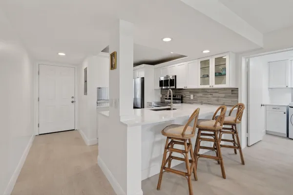 $8,500 | 301 South Seas Drive, Unit 104, Jupiter, FL 33477