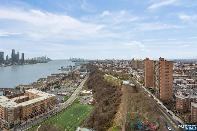 $329,000 | 6040 Boulevard East, Unit 19H, West New York, NJ 07093