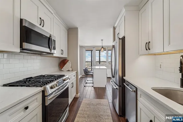 $329,000 | 6040 Boulevard East, Unit 19H, West New York, NJ 07093