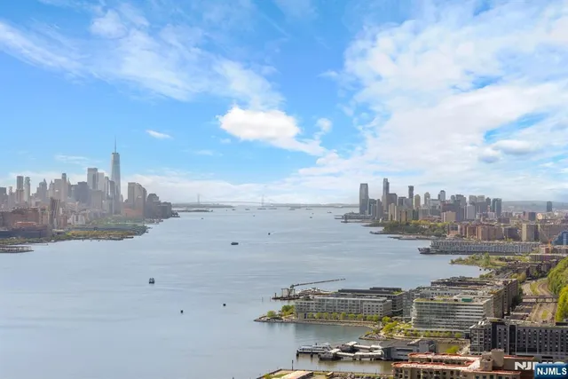 $329,000 | 6040 Boulevard East, Unit 19H, West New York, NJ 07093